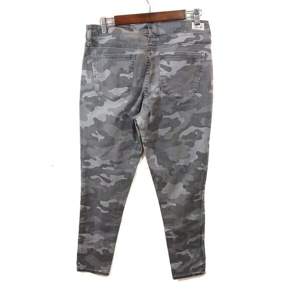 Seven Utility Camo Jeans - Picture 4 of 8